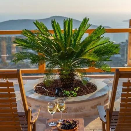 Sleeps 6 With Pool And Air Con Villa Kalkan