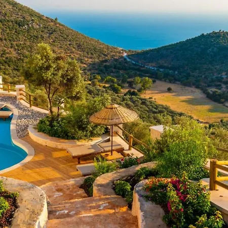 Sleeps 6 With Pool And Air Con Villa Kalkan