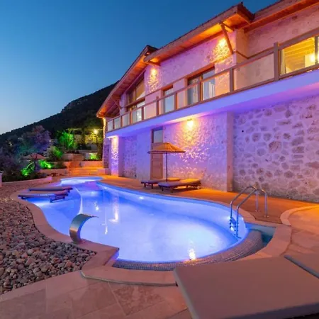 فيلة Sleeps 6 With Pool And Air Con *