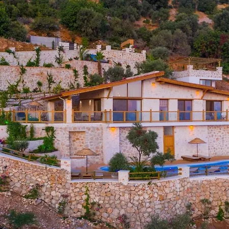 فيلة Sleeps 6 With Pool And Air Con *