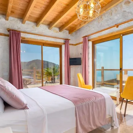 Sleeps 6 With Pool And Air Con كالكان