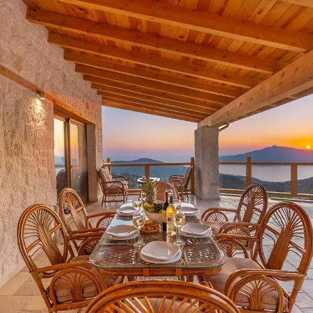 Sleeps 6 With Pool And Air Con