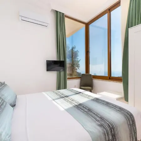 فيلة Sleeps 6 With Pool And Air Con *