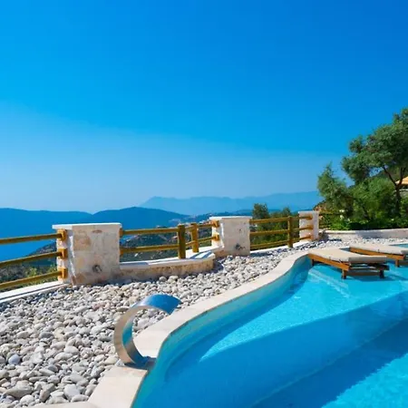 Sleeps 6 With Pool And Air Con